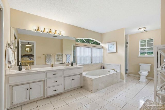 1437 Kings Rd, Cantonment, FL 32533