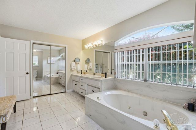 1437 Kings Rd, Cantonment, FL 32533