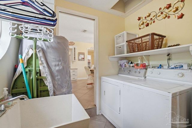 1437 Kings Rd, Cantonment, FL 32533