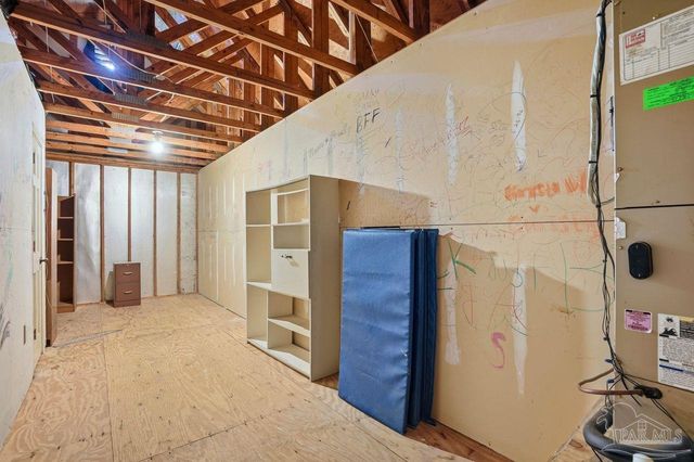 1437 Kings Rd, Cantonment, FL 32533