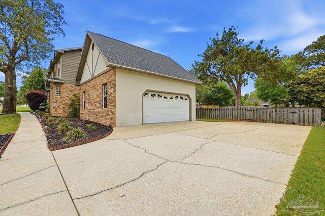 1437 Kings Rd, Cantonment, FL 32533