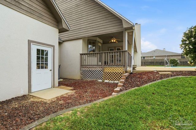 1437 Kings Rd, Cantonment, FL 32533