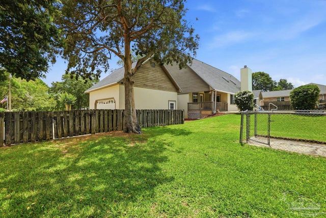 1437 Kings Rd, Cantonment, FL 32533