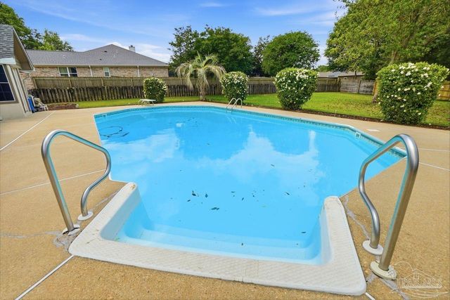 1437 Kings Rd, Cantonment, FL 32533