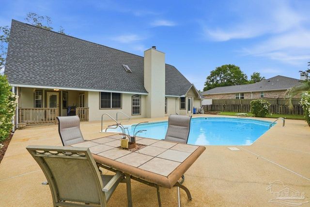 1437 Kings Rd, Cantonment, FL 32533