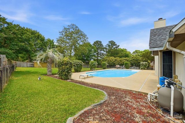 1437 Kings Rd, Cantonment, FL 32533