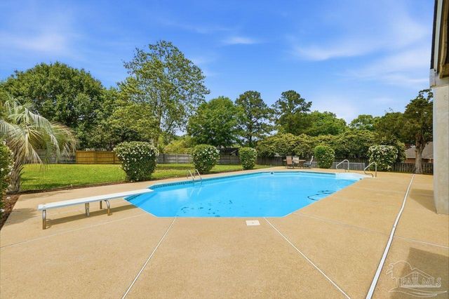 1437 Kings Rd, Cantonment, FL 32533
