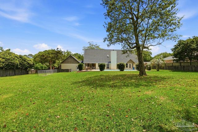 1437 Kings Rd, Cantonment, FL 32533