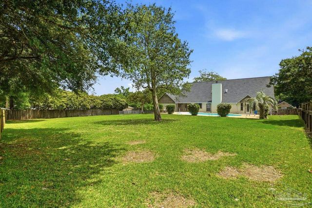 1437 Kings Rd, Cantonment, FL 32533