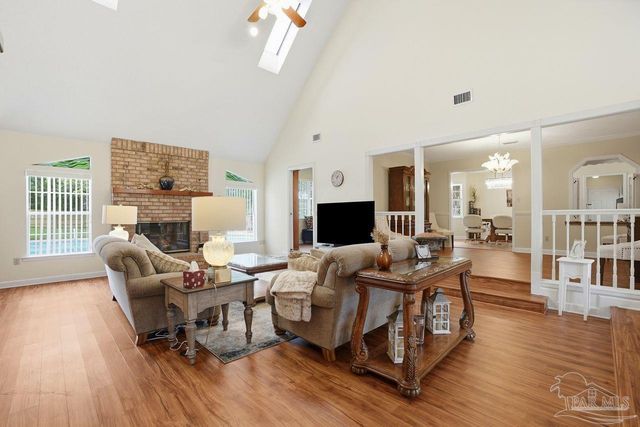 1437 Kings Rd, Cantonment, FL 32533