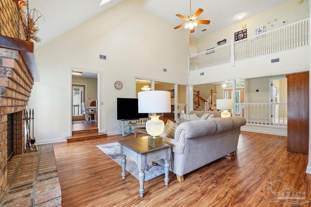 1437 Kings Rd, Cantonment, FL 32533