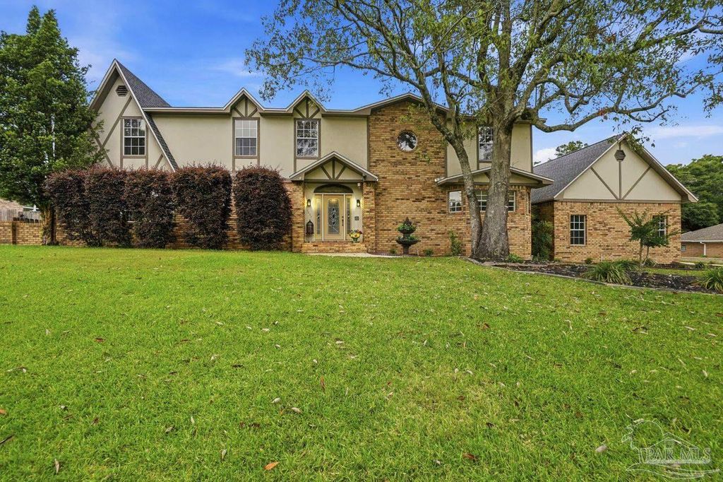 1437 Kings Rd, Cantonment, FL 32533