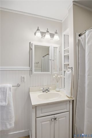 4606 Lee St, Chester, VA 23831