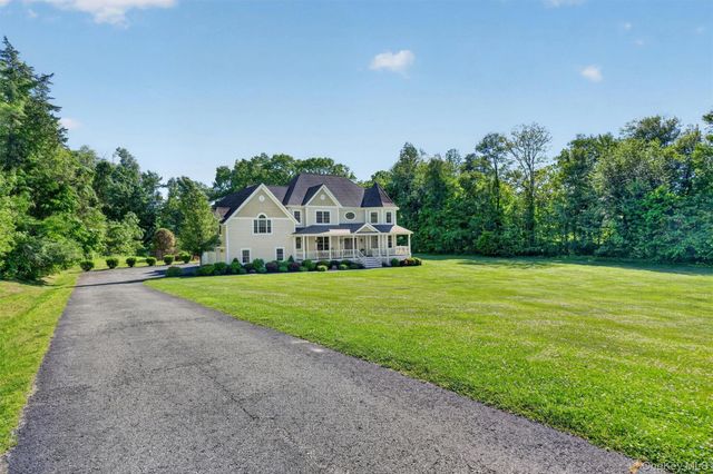 17 Coopers Lane, Hopewell Junction, NY 12533
