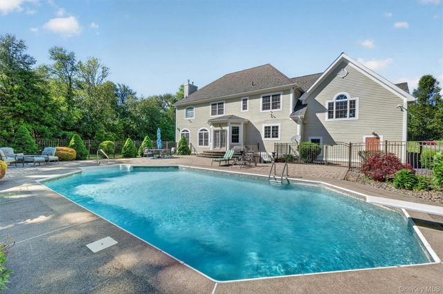 17 Coopers Lane, Hopewell Junction, NY 12533