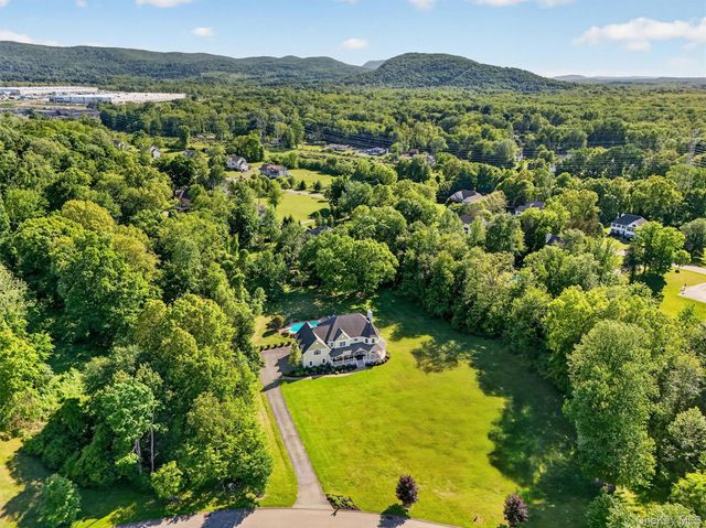 17 Coopers Lane, Hopewell Junction, NY 12533
