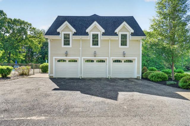17 Coopers Lane, Hopewell Junction, NY 12533