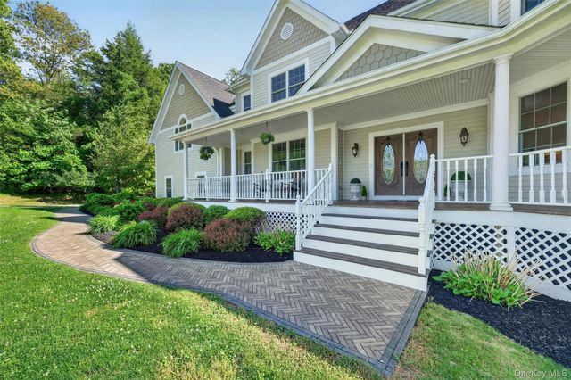 17 Coopers Lane, Hopewell Junction, NY 12533