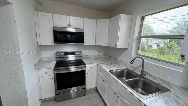 16221 E Bunche Park Dr, Miami Gardens, FL 33054