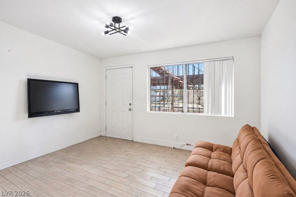 3726 Hazelwood Street 14, Las Vegas, NV 89119 — photo 4