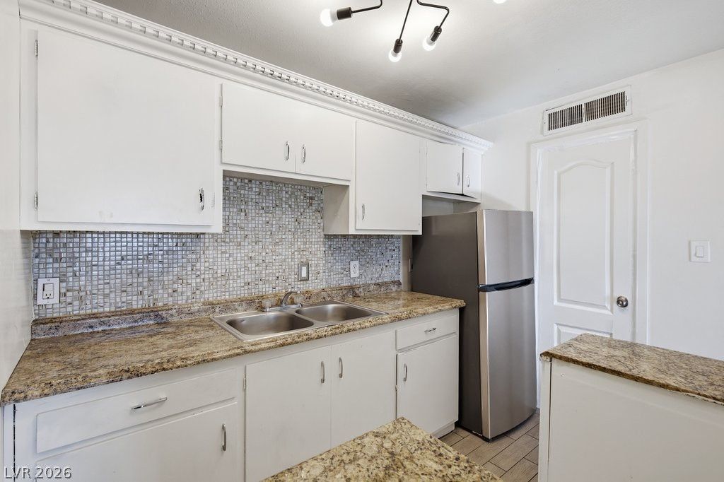 3726 Hazelwood Street 14, Las Vegas, NV 89119 — photo 5