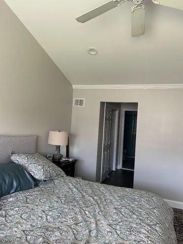 89 Violet Ct, Readington Twp., NJ 08889