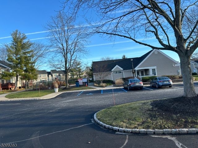 89 Violet Ct, Readington Twp., NJ 08889