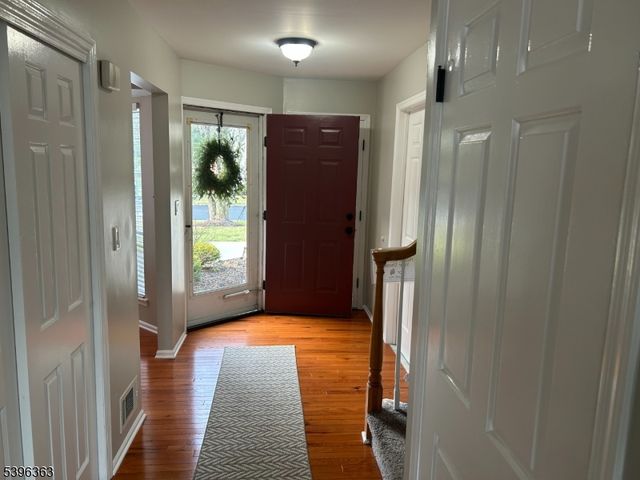 89 Violet Ct, Readington Twp., NJ 08889