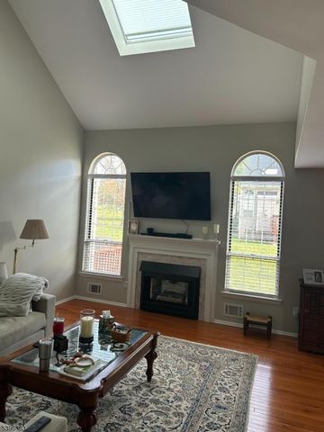 89 Violet Ct, Readington Twp., NJ 08889