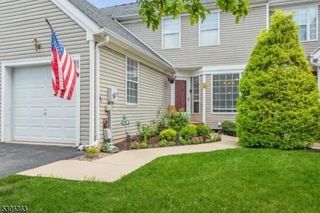 89 Violet Ct, Readington Twp., NJ 08889