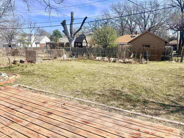 2022 S Old Manor Rd, Wichita, KS 67218