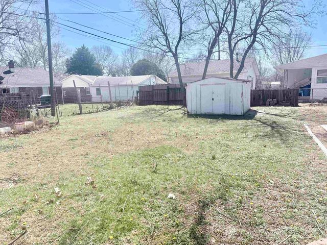 2022 S Old Manor Rd, Wichita, KS 67218