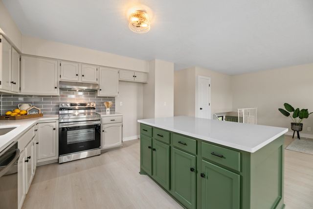 2108 W 46th St S, Wichita, KS 67217