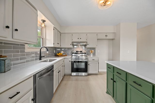 2108 W 46th St S, Wichita, KS 67217