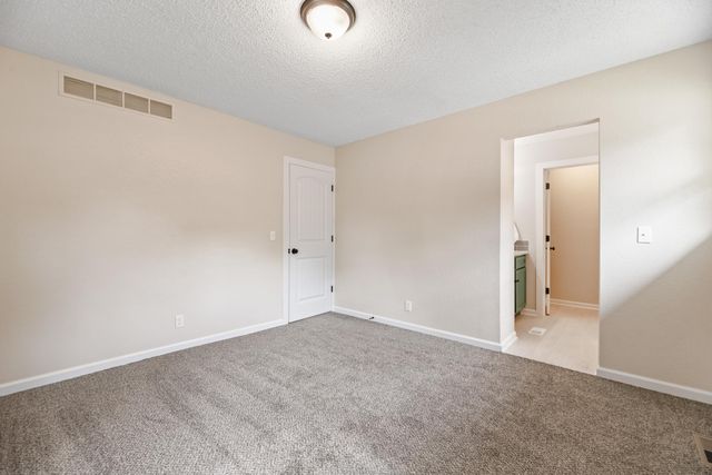 2108 W 46th St S, Wichita, KS 67217