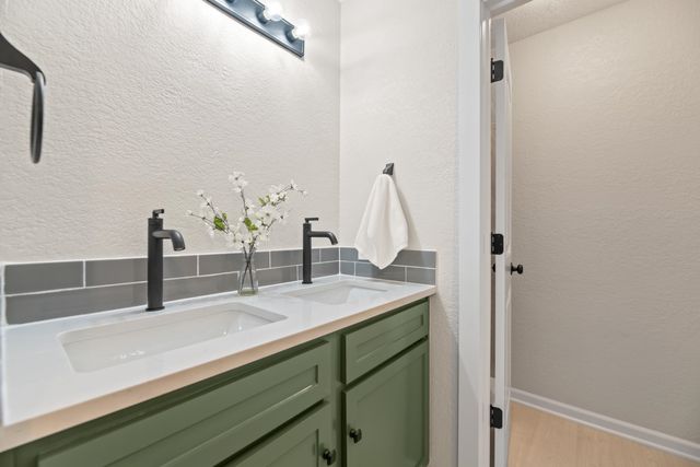 2108 W 46th St S, Wichita, KS 67217