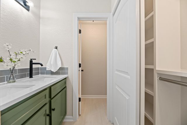 2108 W 46th St S, Wichita, KS 67217