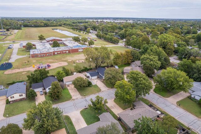 2108 W 46th St S, Wichita, KS 67217