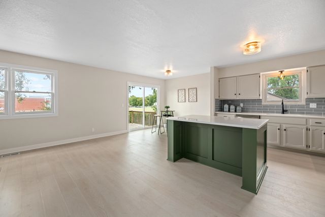 2108 W 46th St S, Wichita, KS 67217