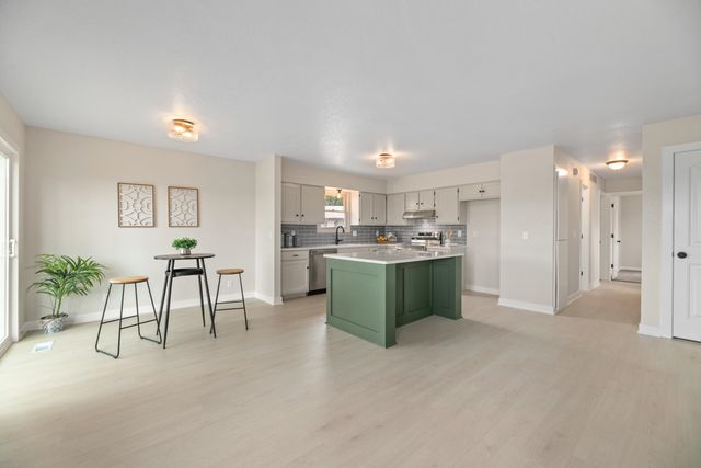 2108 W 46th St S, Wichita, KS 67217