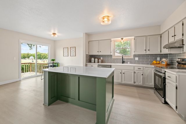 2108 W 46th St S, Wichita, KS 67217