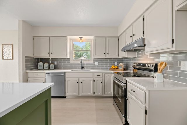 2108 W 46th St S, Wichita, KS 67217