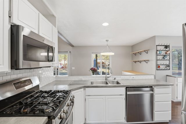 13204 W Greenfield Rd, Nine Mile Falls, WA 99026