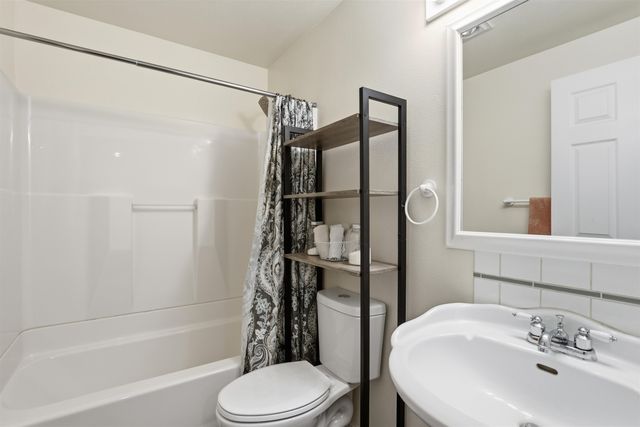 13204 W Greenfield Rd, Nine Mile Falls, WA 99026