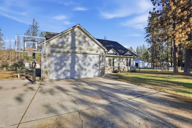 13204 W Greenfield Rd, Nine Mile Falls, WA 99026