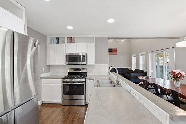 13204 W Greenfield Rd, Nine Mile Falls, WA 99026