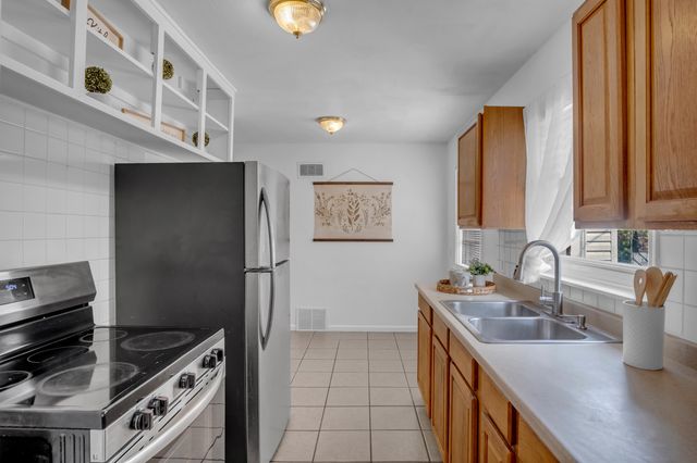 870 S Watson Ln, Wichita, KS 67207