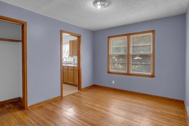 870 S Watson Ln, Wichita, KS 67207
