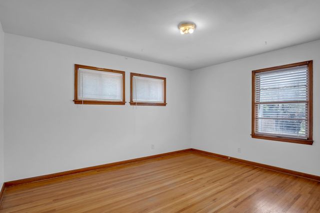 870 S Watson Ln, Wichita, KS 67207