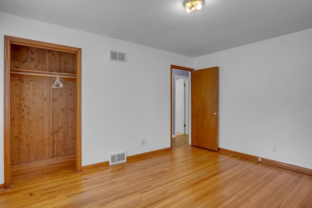 870 S Watson Ln, Wichita, KS 67207
